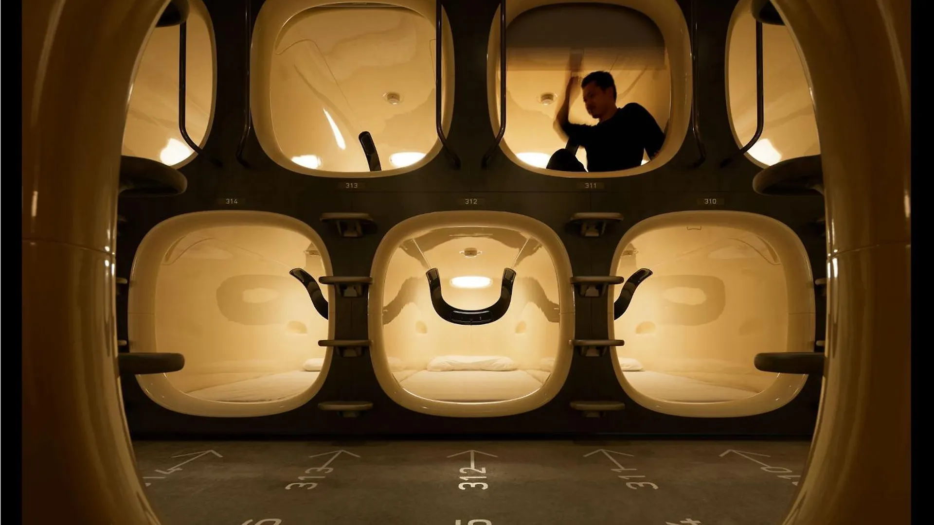 9H Nine Hours Suidobashi Sleep Lab Tokyo Capsule hotel